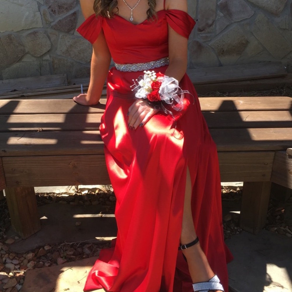 size small but fits like a 4.worn once. sequin belt comes with the dress! - Picture 1 of 3